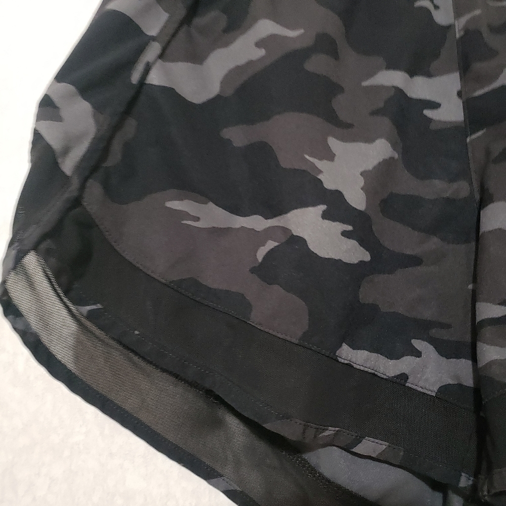 Athleta Black and Gray Athletic Shorts with Camouflage Design...size:S - Picture 4 of 10